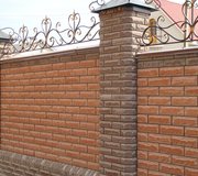 Из чего строить забор - дерево, кирпич или профнастил?